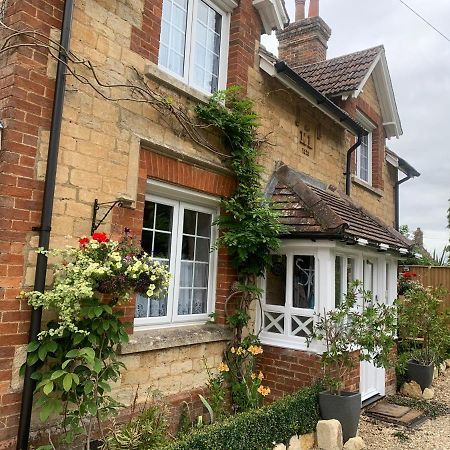 Sunshine Cottage Studley  Bagian luar foto