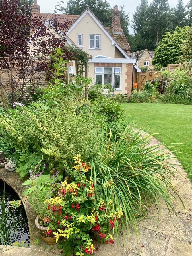 Sunshine Cottage Studley  Bagian luar foto
