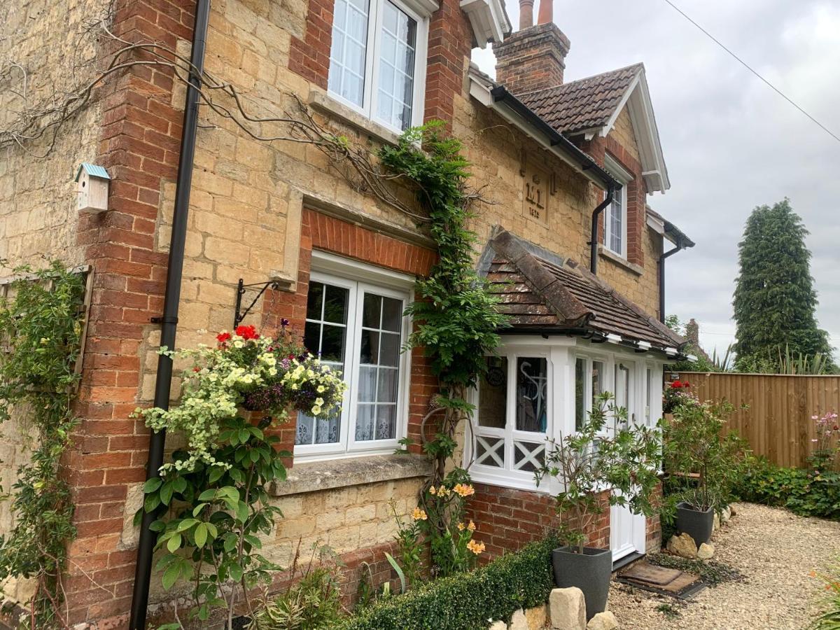 Sunshine Cottage Studley  Bagian luar foto
