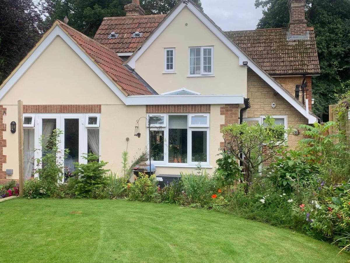 Sunshine Cottage Studley  Bagian luar foto
