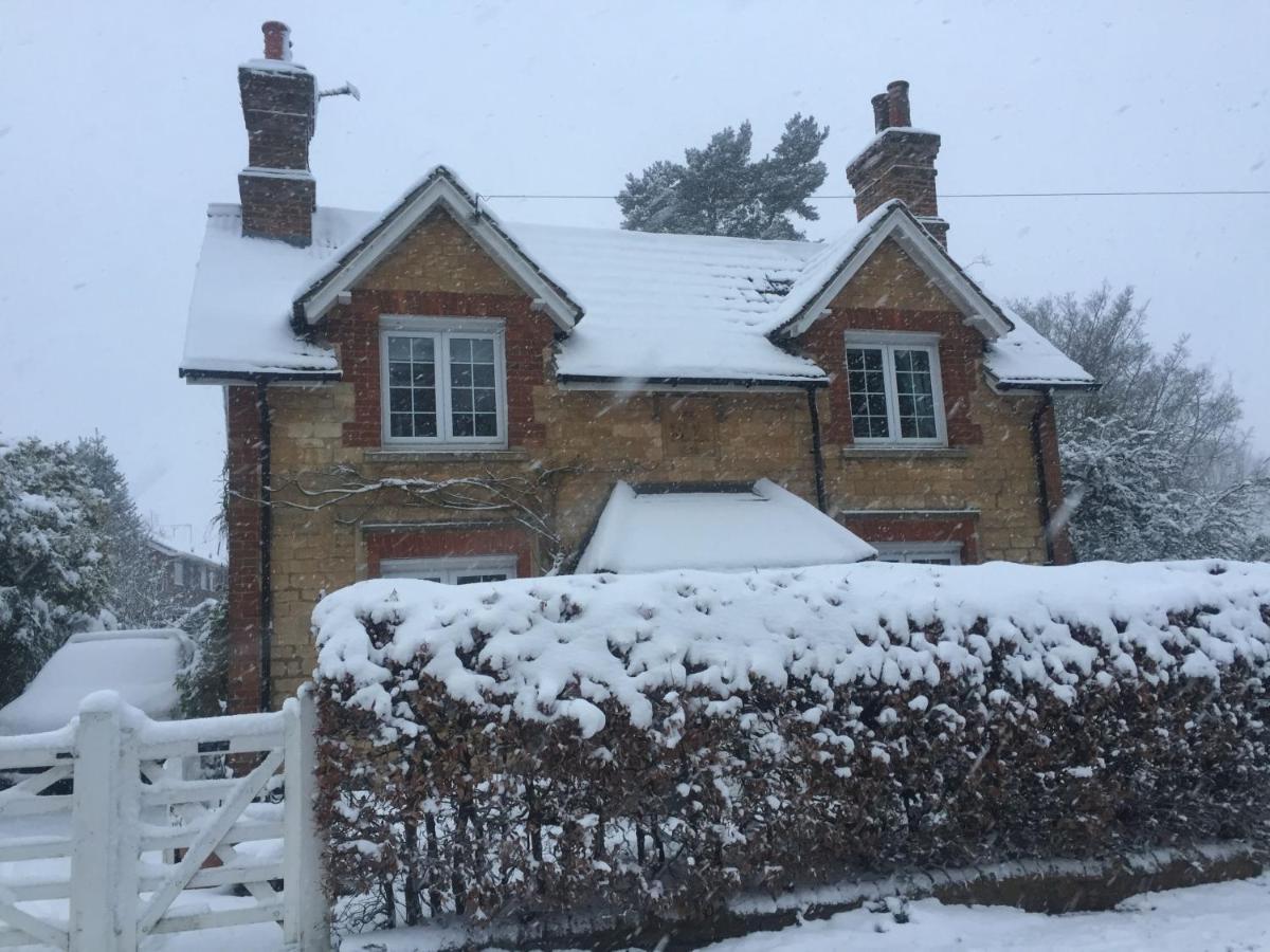 Sunshine Cottage Studley  Bagian luar foto